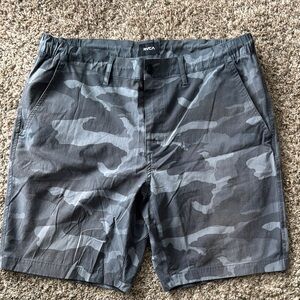 RVCA Men's Gray Camo Shorts Hybrid